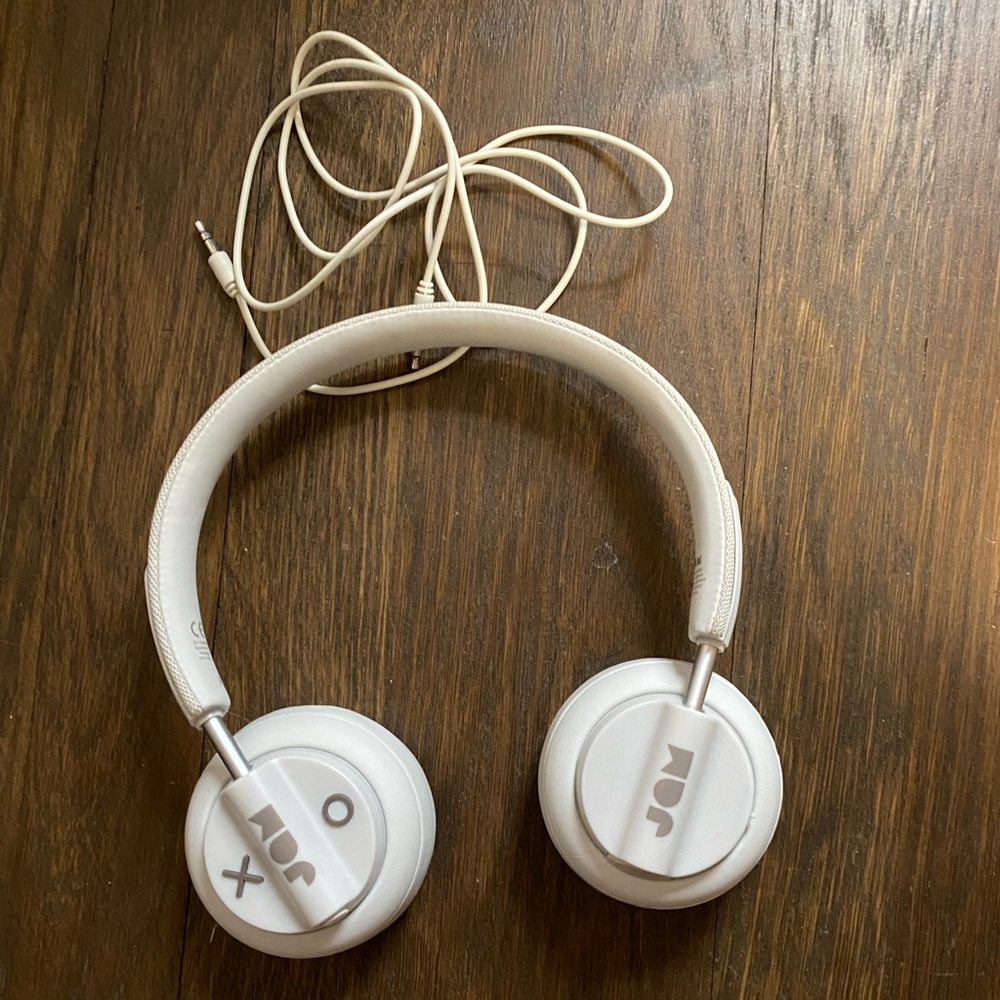 JAM Over-the-ear White Wireless Headphones Model HX-HP303
